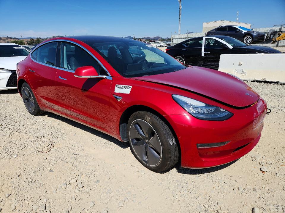 64486036 :رقم المزاد ، 5YJ3E1EA4JF052238 vin ، 2018 Tesla Model 3 مزاد بيع