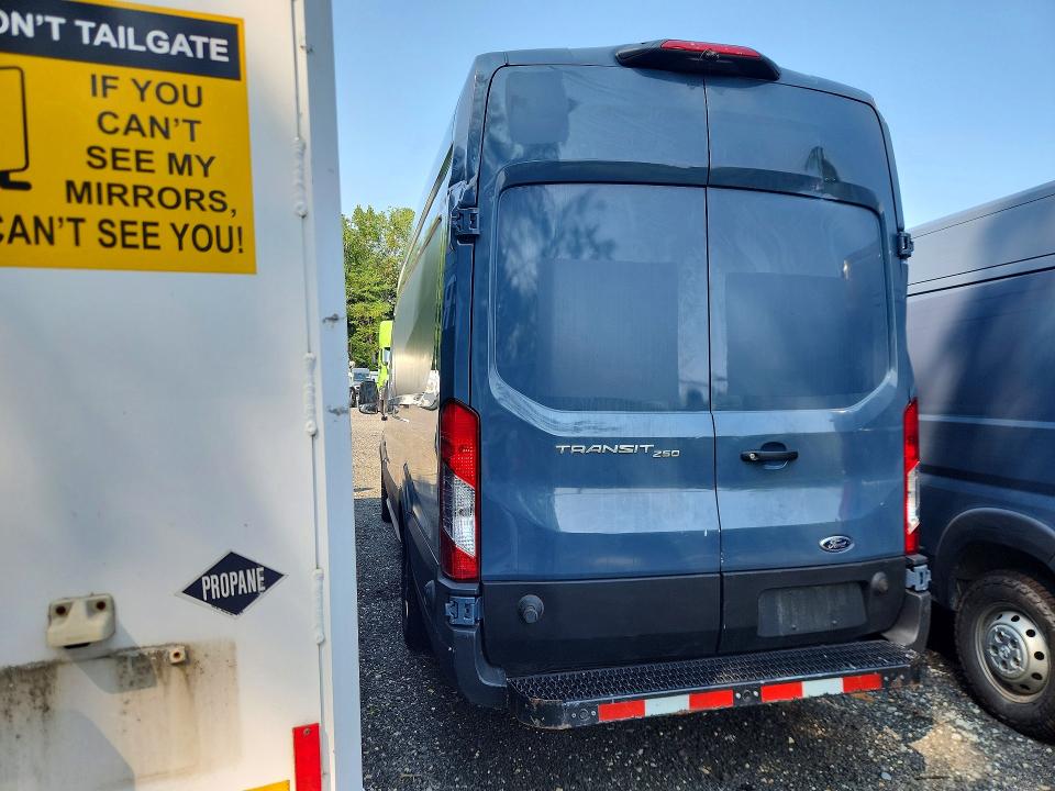 2020 Ford Transit მანქანა იყიდება აუქციონზე, vin: 1FTBR3X84LKB28259, აუქციონის ნომერი: 61036956