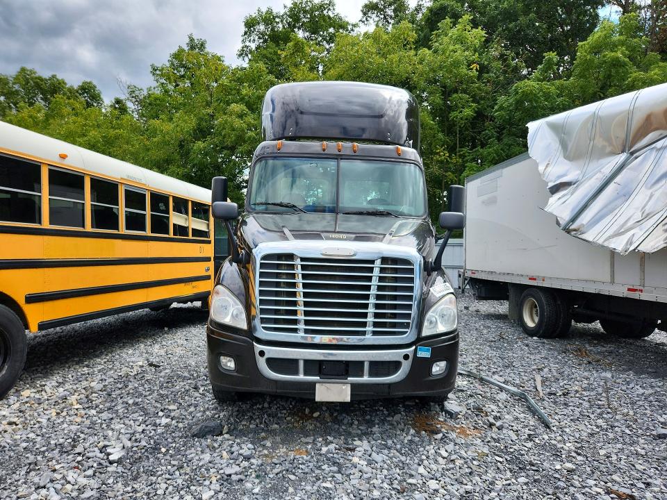 Aukcja sprzedaży 2015 Freightliner Cascadia, vin: 1FUBGBDV7FLGD8301, numer aukcji: 66353326