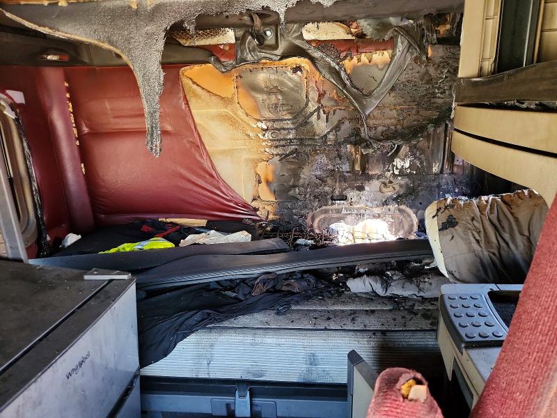 65360756 :رقم المزاد ، 3AKJGLDR8JSJE9338 vin ، 2018 Freightliner Cascadia 125 مزاد بيع