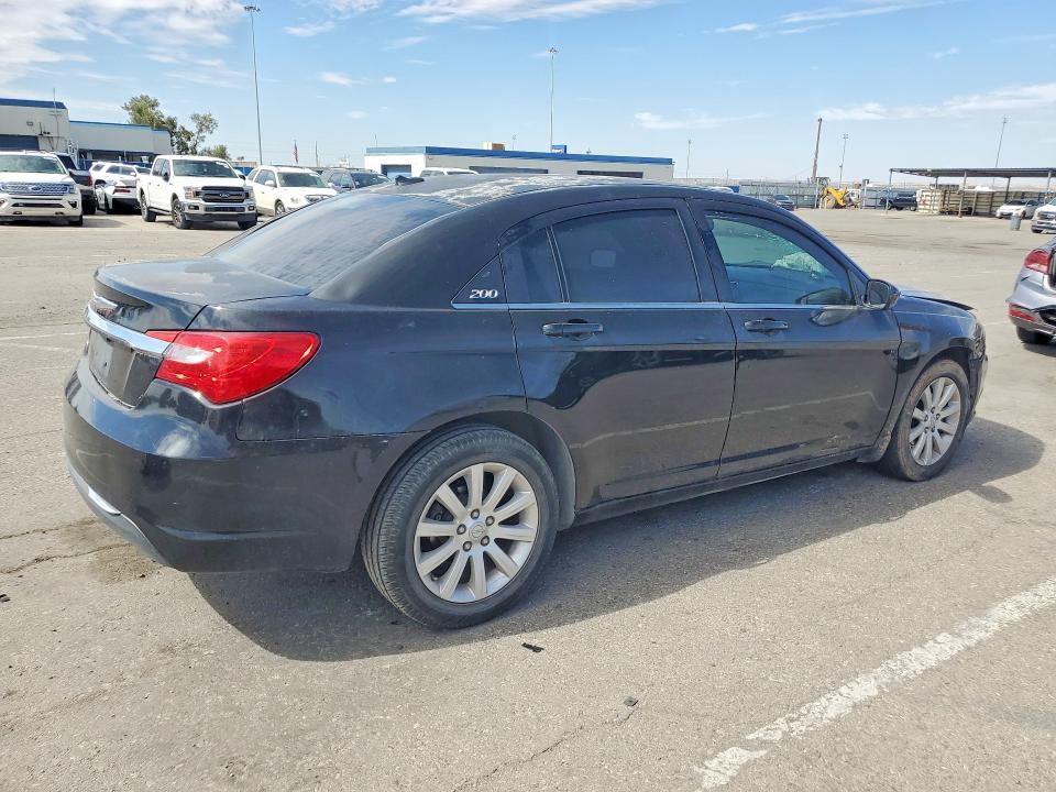 64941986 :رقم المزاد ، 1C3CCBBB7DN584585 vin ، 2013 Chrysler 200 مزاد بيع