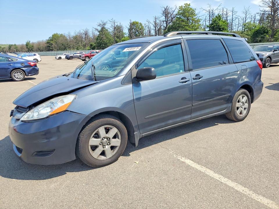 64988976 :رقم المزاد ، 5TDKK4CC4AS321733 vin ، 2010 Toyota Sienna مزاد بيع