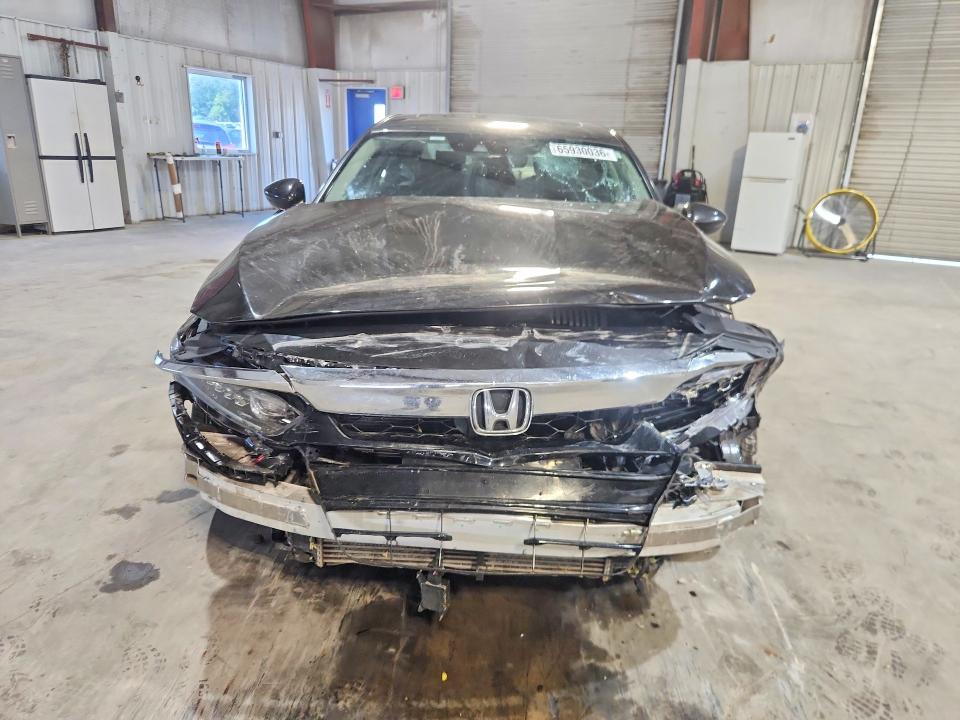 Продаж на аукціоні авто 2018 Honda Accord, vin: 1HGCV1F99JA163950, номер лоту: 65930036