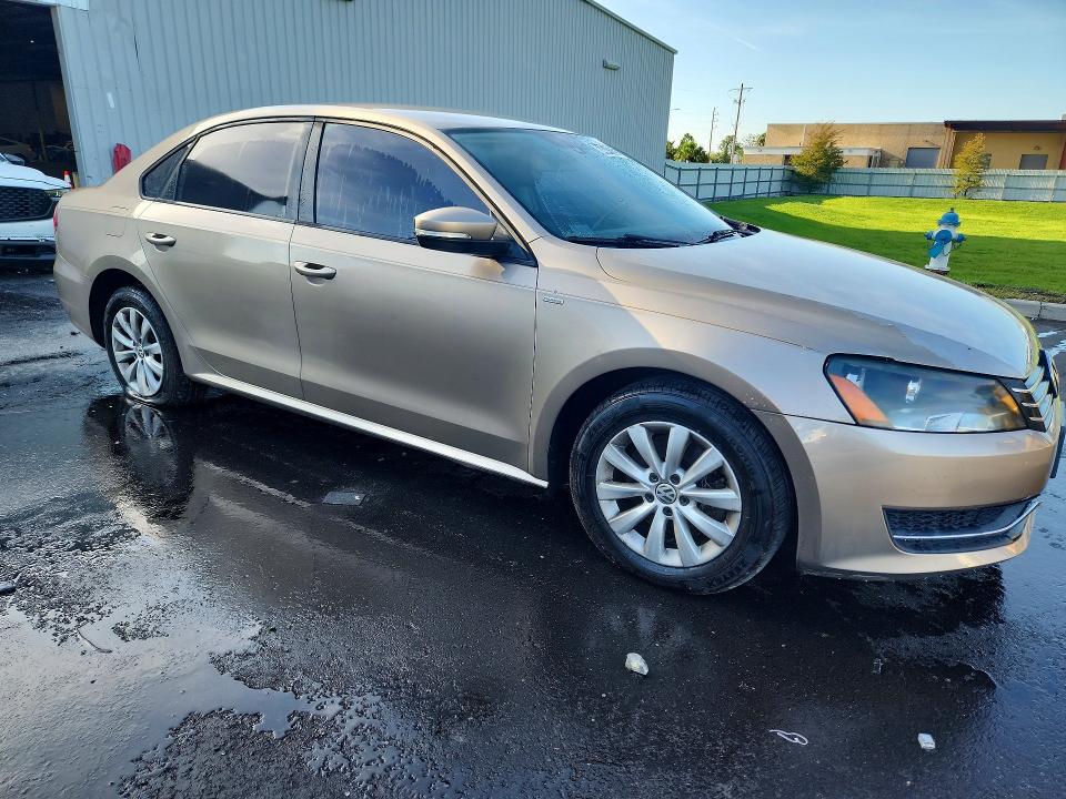 2015 Volkswagen Passat მანქანა იყიდება აუქციონზე, vin: 1VWAT7A31FC006827, აუქციონის ნომერი: 64641626