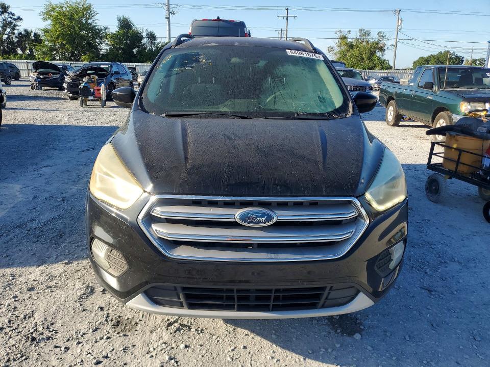 64961626 :رقم المزاد ، 1FMCU0GD1HUC84605 vin ، 2017 Ford Escape مزاد بيع