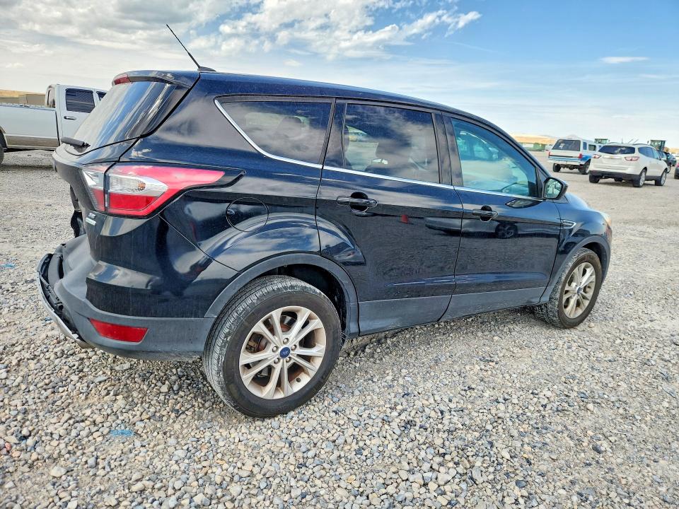 66773676 :رقم المزاد ، 1FMCU0GD1HUD05730 vin ، 2017 Ford Escape مزاد بيع