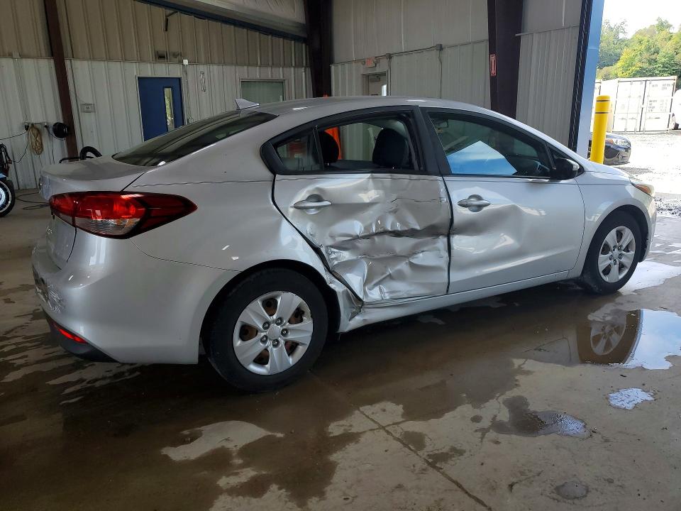 66340186 :رقم المزاد ، 3KPFL4A7XHE063839 vin ، 2017 Kia Forte مزاد بيع