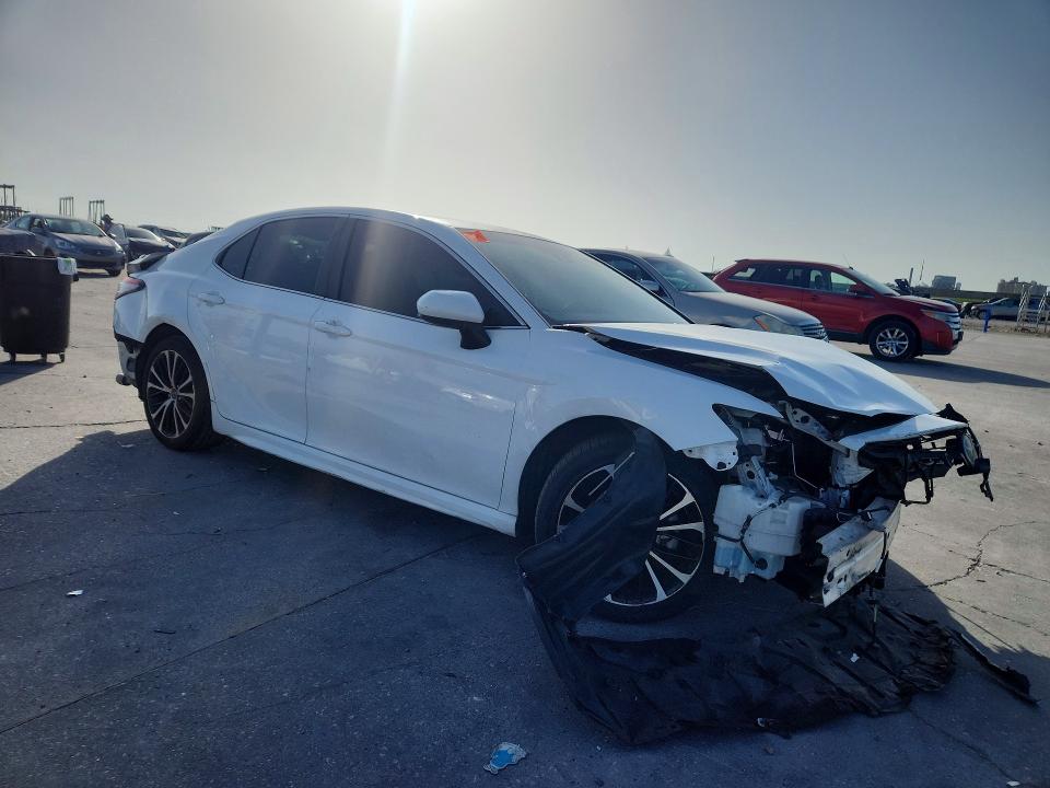 2018 Toyota Camry მანქანა იყიდება აუქციონზე, vin: 4T1B11HK7JU531364, აუქციონის ნომერი: 64950616