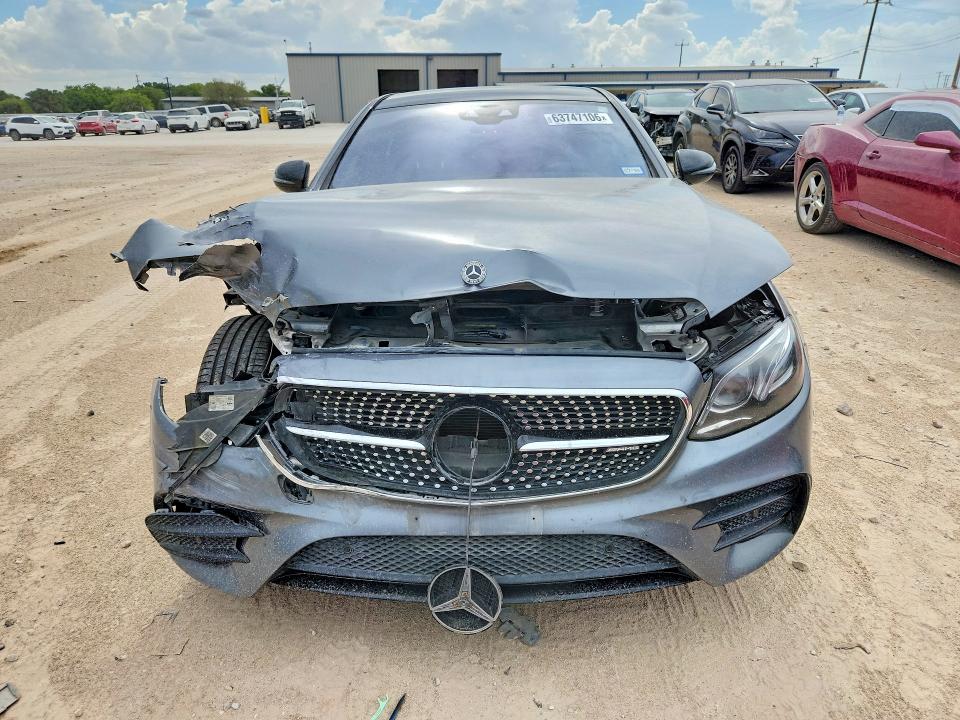 63747106 :رقم المزاد ، WDDZF6EB3JA395960 vin ، 2018 Mercedes-benz E مزاد بيع