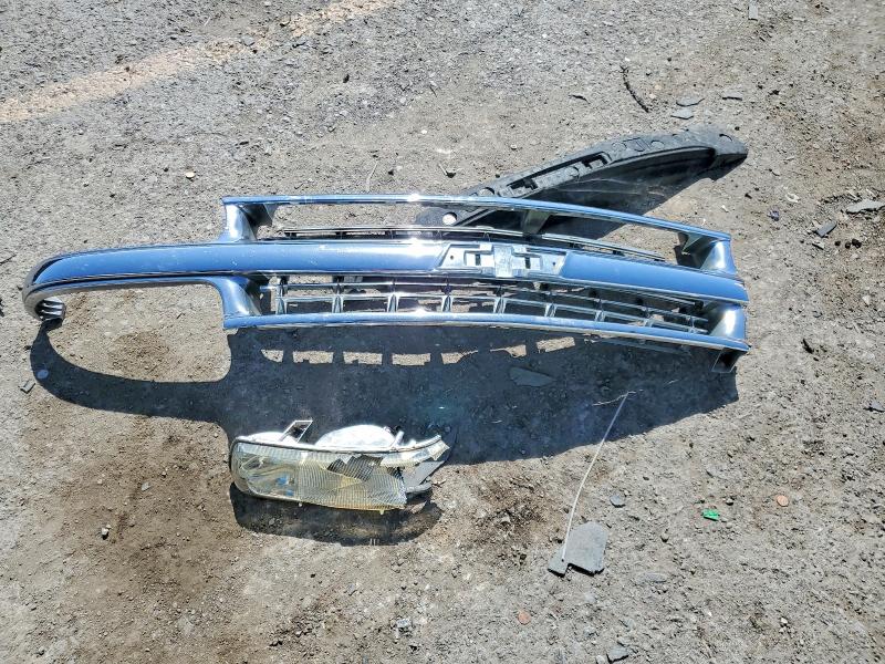 2000 Chevrolet Suburban მანქანა იყიდება აუქციონზე, vin: 3GNFK16T5YG155203, აუქციონის ნომერი: 66830936