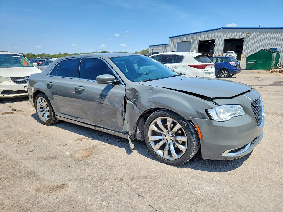 64773396 :رقم المزاد ، 2C3CCAAGXHH612630 vin ، 2017 Chrysler 300 مزاد بيع