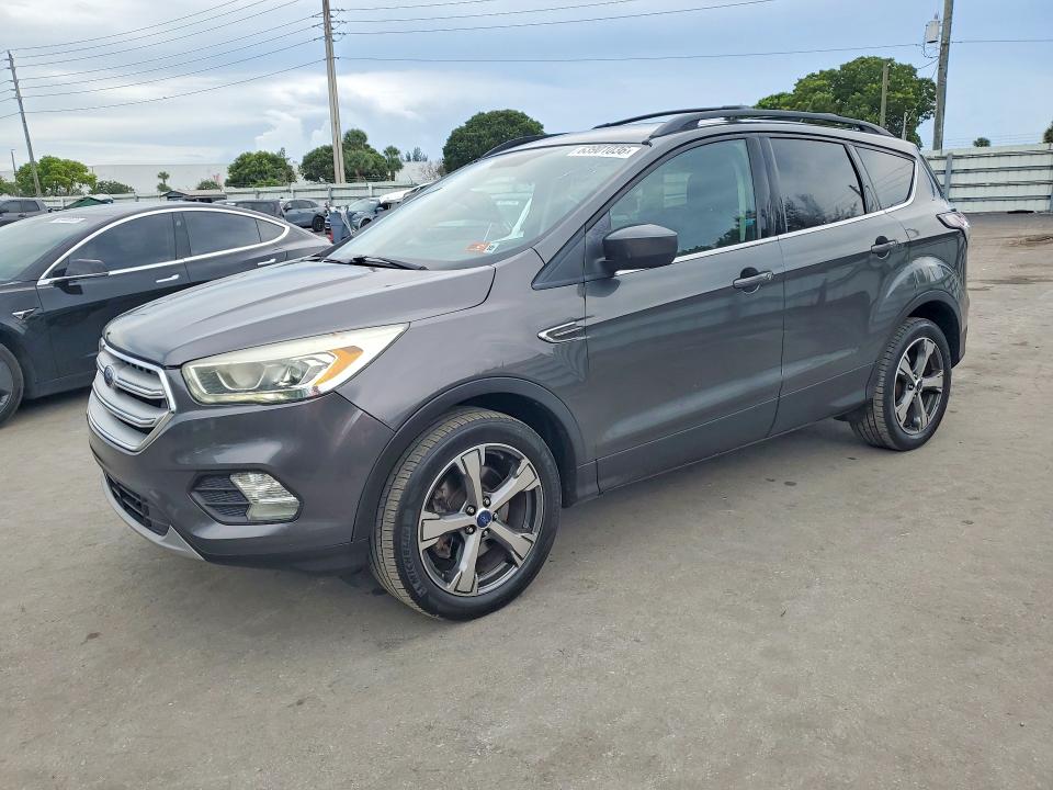 63901036 :رقم المزاد ، 1FMCU9GD4HUB23850 vin ، 2017 Ford Escape مزاد بيع