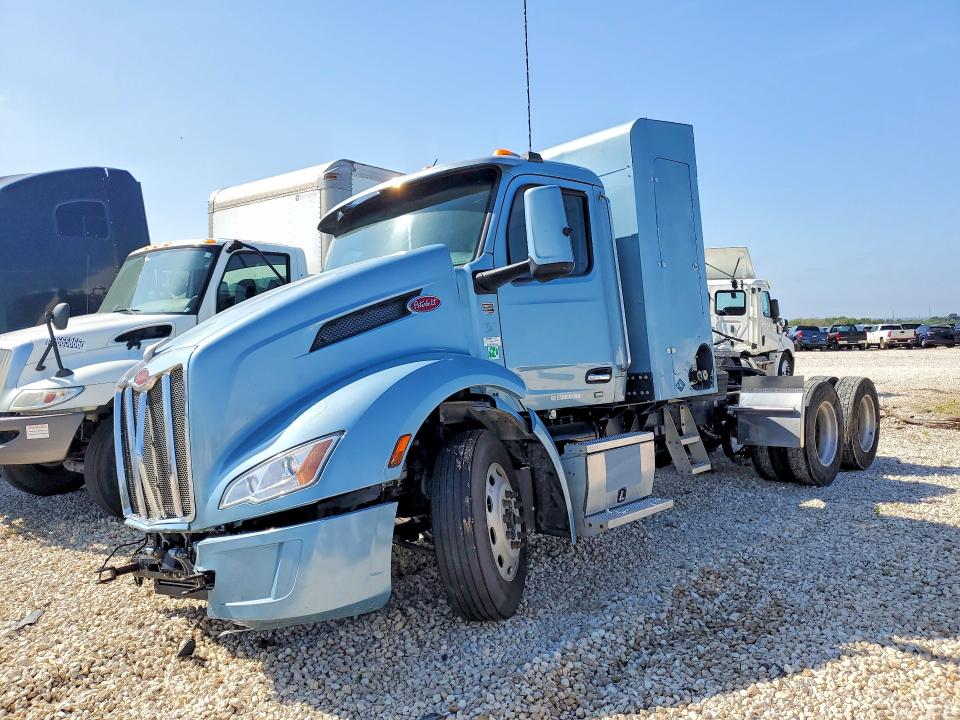 Auction sale of the 2022 Peterbilt 579, vin: 1NPBDH9X8ND818595, lot number: 58684246