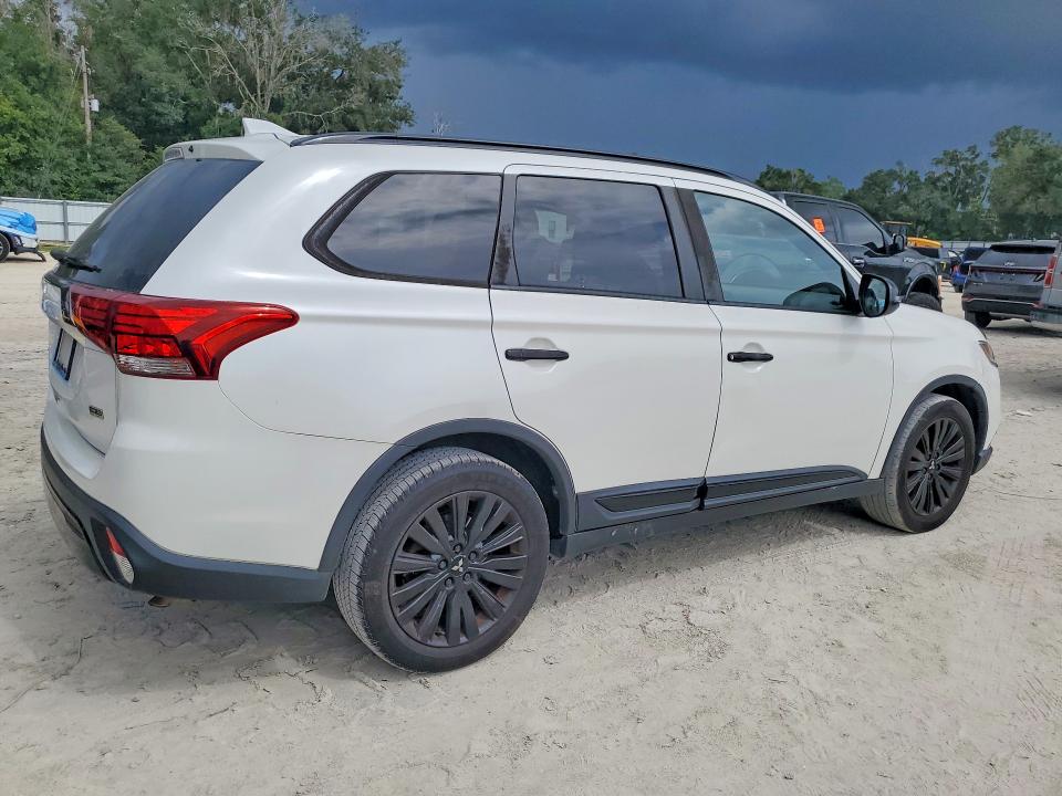Продажа на аукционе авто 2020 Mitsubishi Outlander, vin: JA4AZ3A31LZ013550, номер лота: 64103416