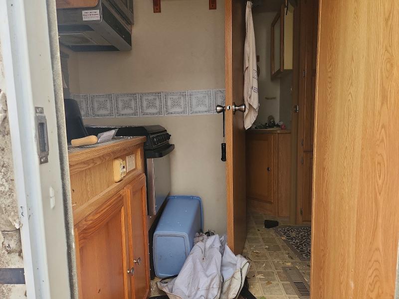 65653506 :رقم المزاد ، 4WY200M2631082826 vin ، 2003 Rvis Recreational Vehicle (rv) مزاد بيع