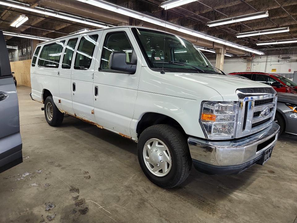 65865146 :رقم المزاد ، 1FBSS3BL4BDA69558 vin ، 2011 Ford Econoline مزاد بيع
