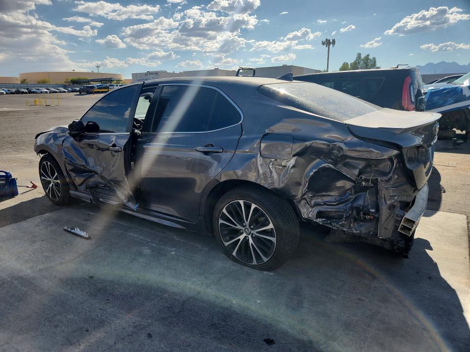 64066506 :رقم المزاد ، 4T1B11HK6KU194204 vin ، 2019 Toyota Camry مزاد بيع