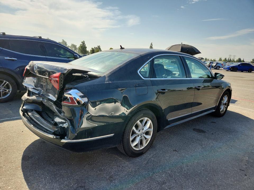 64653036 :رقم المزاد ، 1VWAT7A38HC020260 vin ، 2017 Volkswagen Passat مزاد بيع