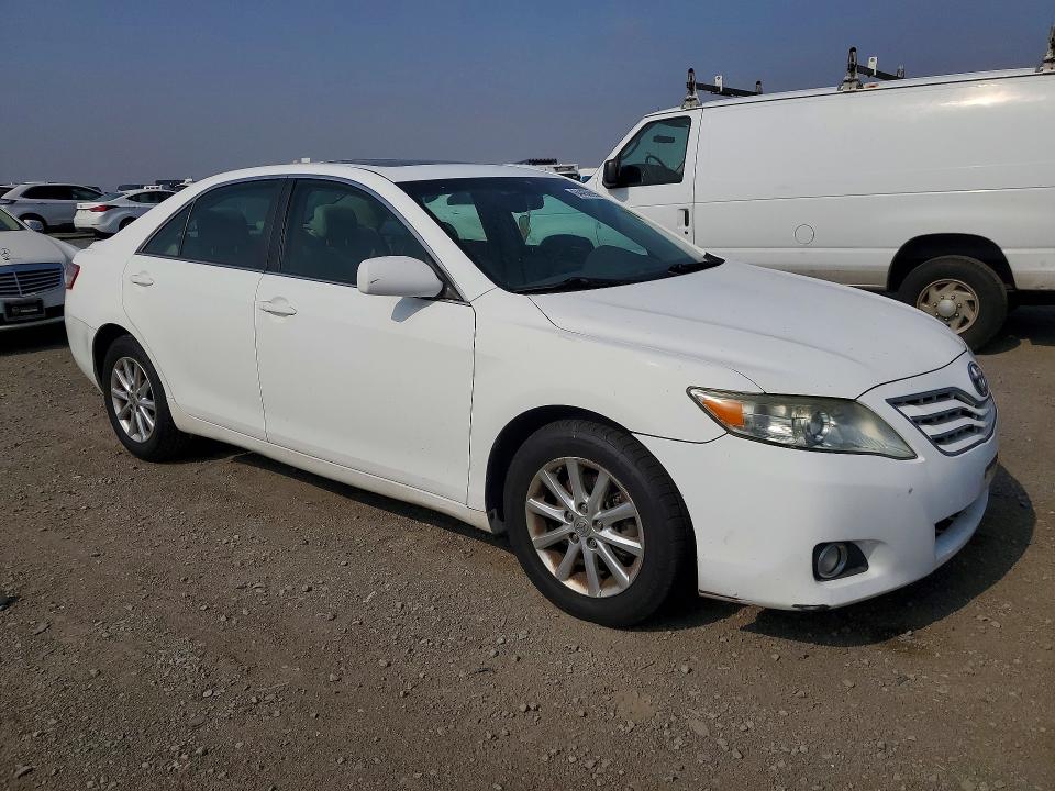 64450696 :رقم المزاد ، 4T1BF3EK1BU756947 vin ، 2011 Toyota Camry مزاد بيع