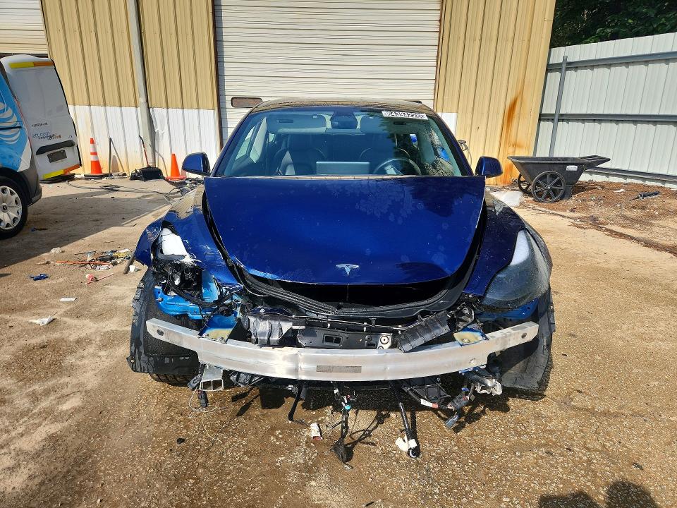 64394226 :رقم المزاد ، 5YJ3E1EA7NF372630 vin ، 2022 Tesla Model 3 مزاد بيع