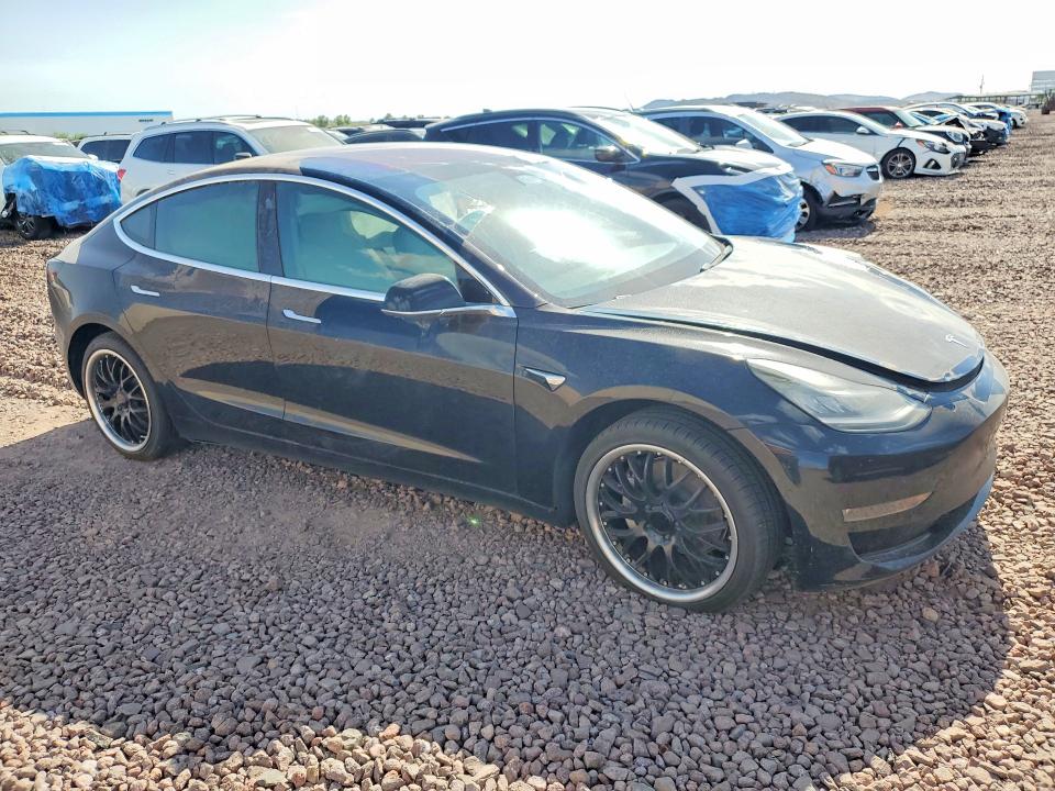 60818486 :رقم المزاد ، 5YJ3E1EA0JF178029 vin ، 2018 Tesla Model 3 مزاد بيع