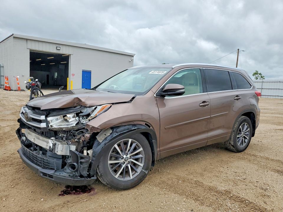2018 Toyota Highlander მანქანა იყიდება აუქციონზე, vin: 5TDJZRFH8JS875059, აუქციონის ნომერი: 65174976
