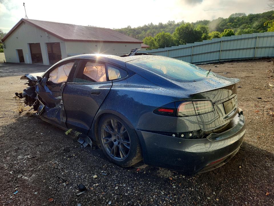 Продажа на аукционе авто 2022 Tesla Model S, vin: 5YJSA1E63NF472758, номер лота: 64981636