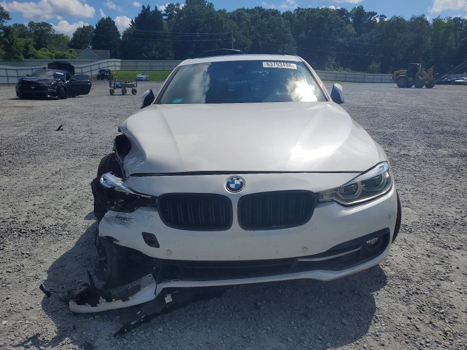 63793496 :رقم المزاد ، WBA8B9C51JEE80823 vin ، 2018 Bmw 330 مزاد بيع