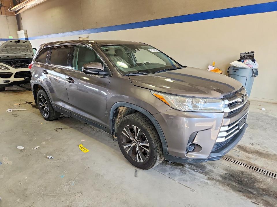 Продаж на аукціоні авто 2019 Toyota Highlander, vin: 5TDBZRFH1KS735795, номер лоту: 67352236