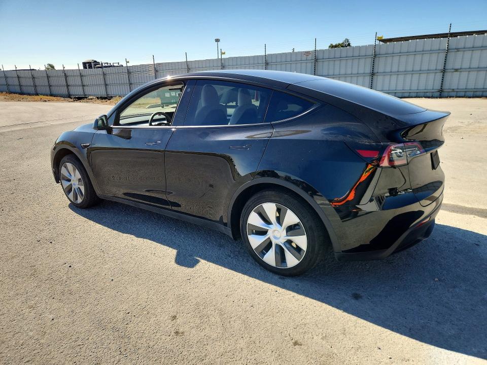 64290066 :رقم المزاد ، 7SAYGAEE4PF640560 vin ، 2023 Tesla Model Y مزاد بيع