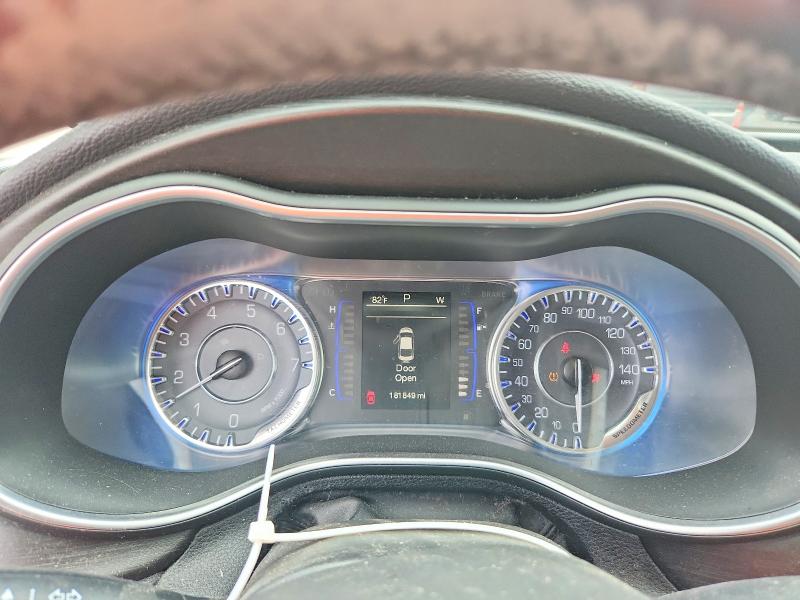 64118886 :رقم المزاد ، 1C3CCCAB4FN748773 vin ، 2015 Chrysler 200 مزاد بيع