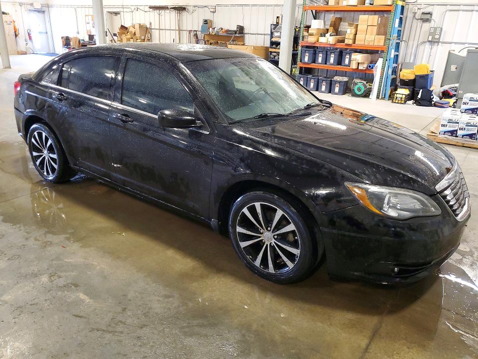 63931886 :رقم المزاد ، 1C3BC8FG1BN601236 vin ، 2011 Chrysler 200 مزاد بيع