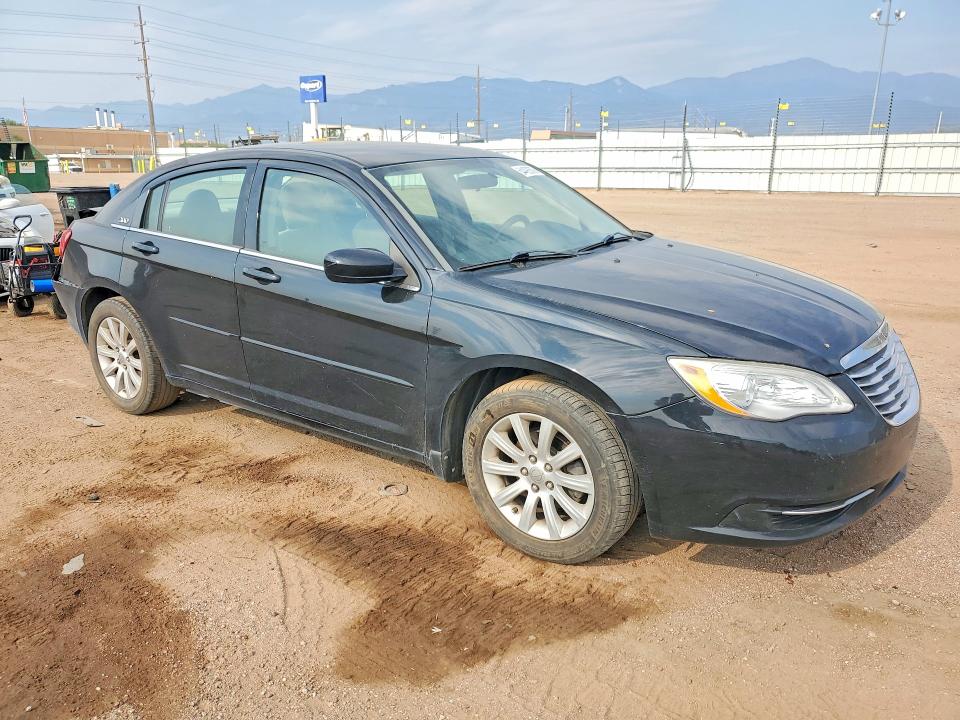 64492606 :رقم المزاد ، 1C3BC1FG5BN547348 vin ، 2011 Chrysler 200 مزاد بيع
