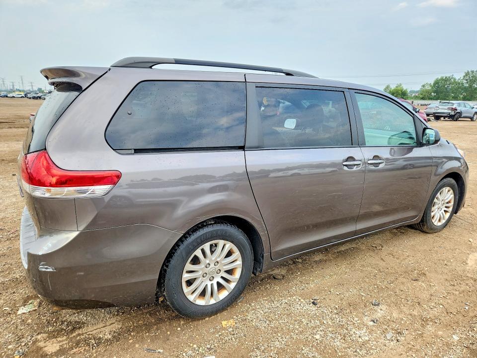 2013 Toyota Sienna მანქანა იყიდება აუქციონზე, vin: 5TDYK3DC5DS370883, აუქციონის ნომერი: 63356126