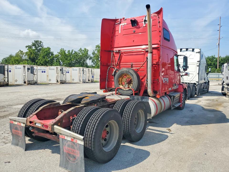 65437436 :رقم المزاد ، 4V4NC9THXBN533115 vin ، 2011 Volvo Vn مزاد بيع