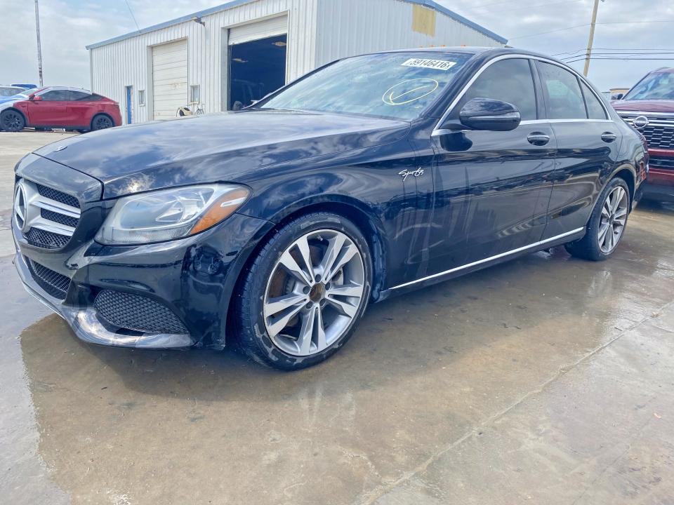 59146416 :رقم المزاد ، WDDWF4JB7JR338739 vin ، 2018 Mercedes-benz C مزاد بيع
