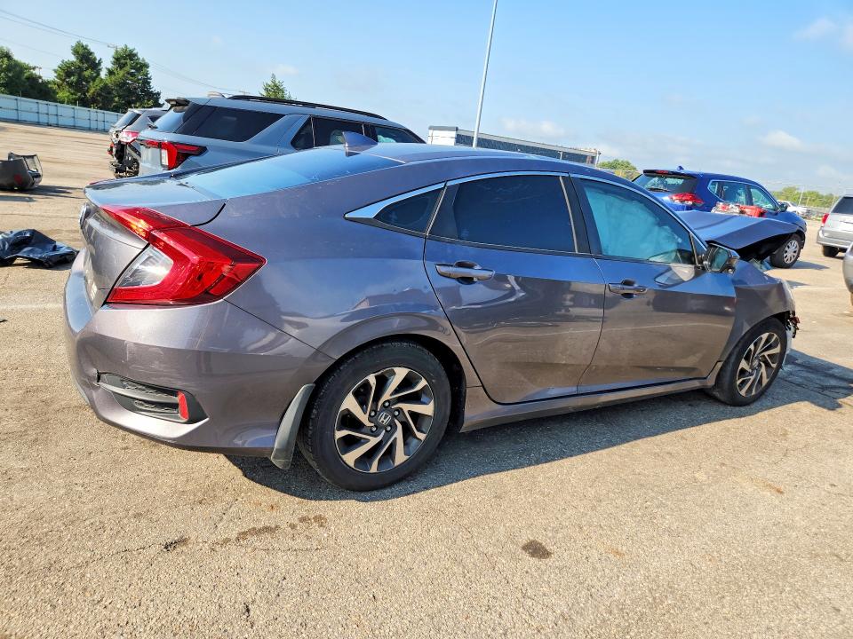 Aukcja sprzedaży 2017 Honda Civic, vin: 2HGFC2F70HH564211, numer aukcji: 66901686