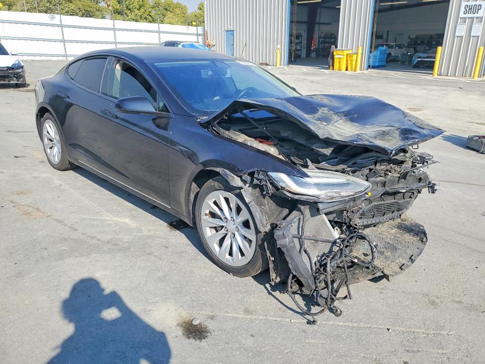 67288736 :رقم المزاد ، 5YJSA1E14GF174940 vin ، 2016 Tesla Model S مزاد بيع