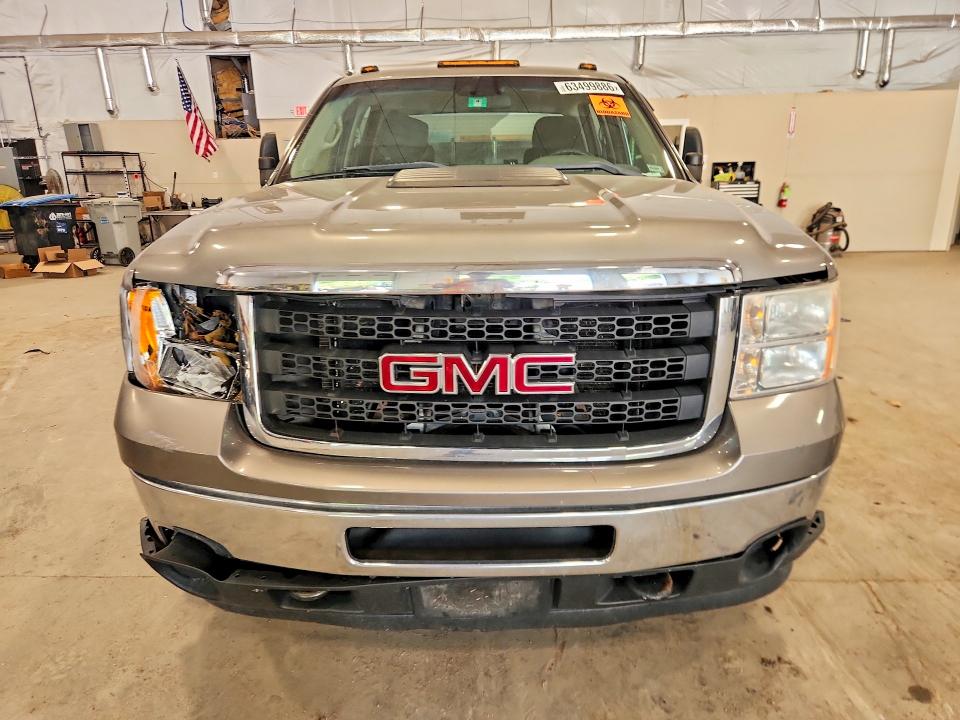 63499886 :رقم المزاد ، 1GT12ZCG0DF187433 vin ، 2013 Gmc Sierra مزاد بيع
