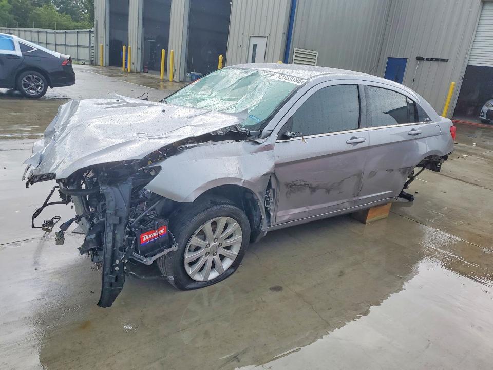 63359396 :رقم المزاد ، 1C3CCBBB3DN571154 vin ، 2013 Chrysler 200 مزاد بيع