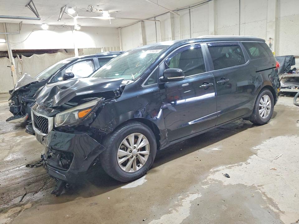 63656356 :رقم المزاد ، KNDMB5C17H6336220 vin ، 2017 Kia Sedona مزاد بيع
