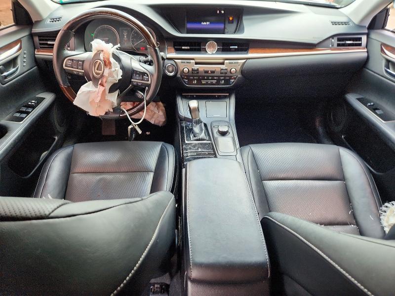 63811946 :رقم المزاد ، 58ABK1GG4HU066555 vin ، 2017 Lexus Es مزاد بيع