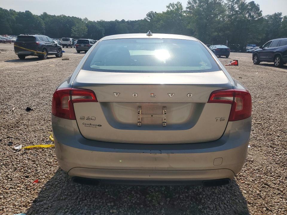 2015 Volvo S60 მანქანა იყიდება აუქციონზე, vin: YV140MFB7F1314615, აუქციონის ნომერი: 62957006