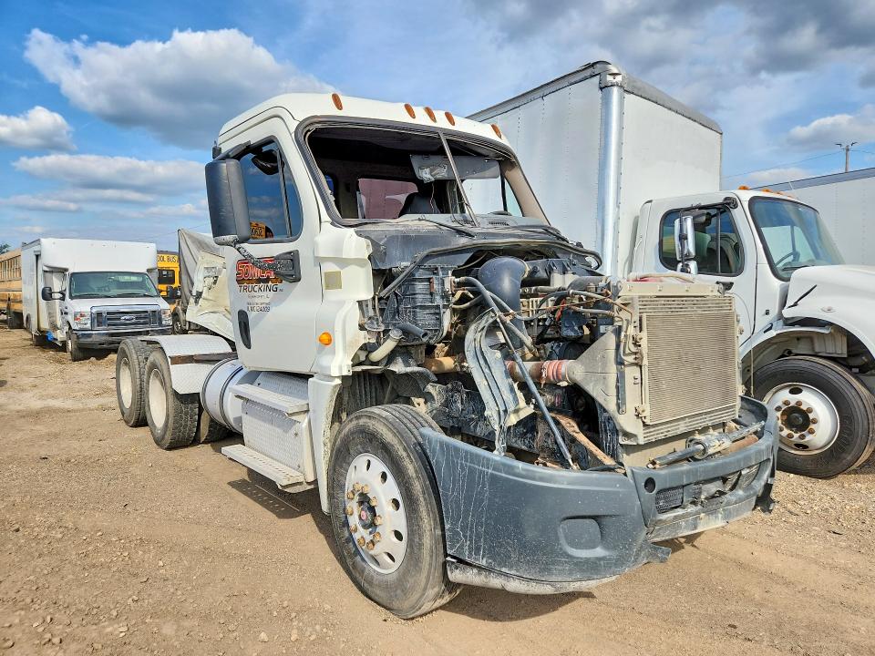 Продаж на аукціоні авто 2014 Freightliner Cascadia 125, vin: 3AKJGEDV2ESFT5114, номер лоту: 66115136