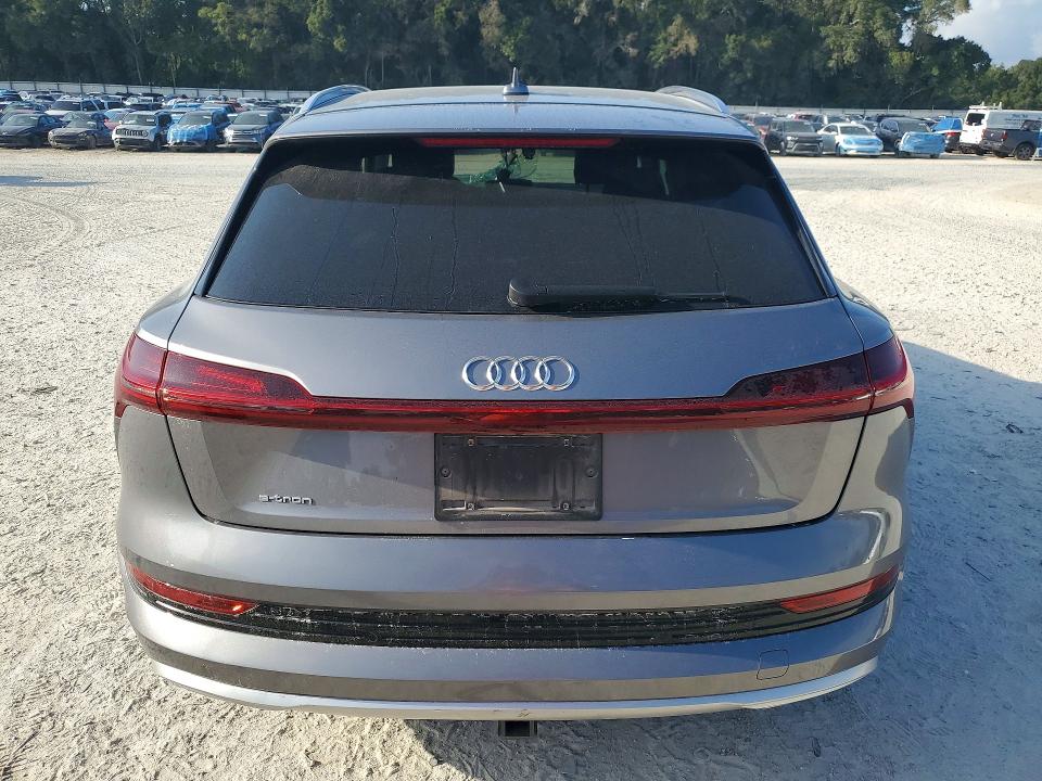 Продаж на аукціоні авто 2019 Audi E-tron, vin: WA1LAAGE1KB013004, номер лоту: 65751066
