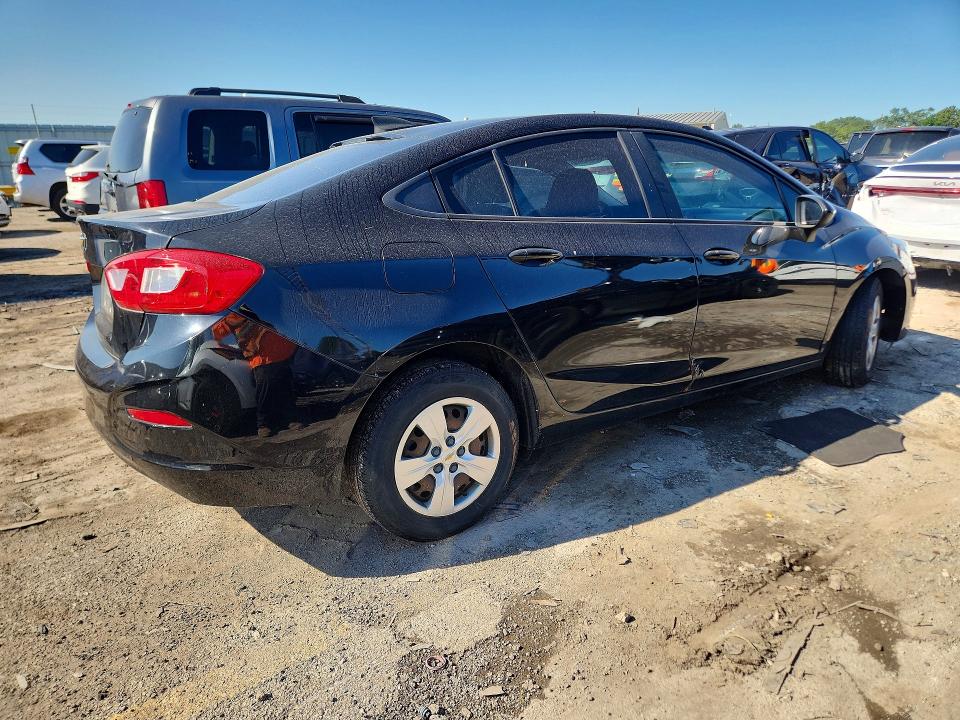 65630306 :رقم المزاد ، 1G1BC5SMXH7135091 vin ، 2017 Chevrolet Cruze مزاد بيع