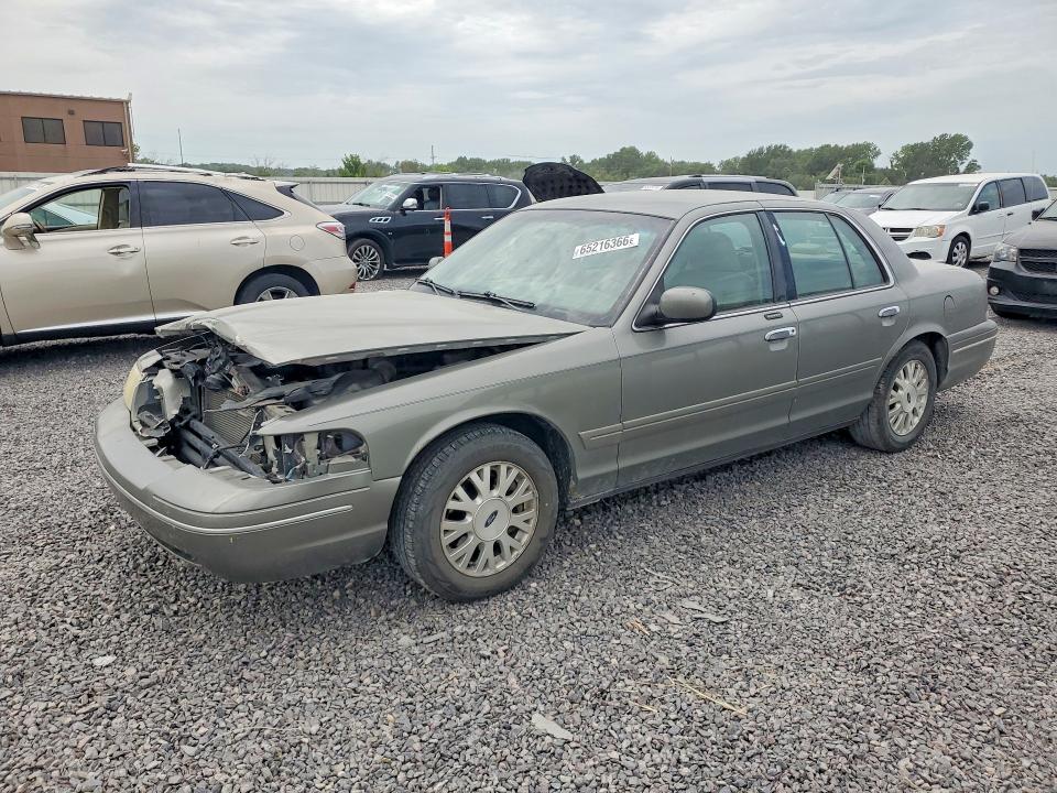 65216366 :رقم المزاد ، 2FAFP74W43X130761 vin ، 2003 Ford Crown Victoria مزاد بيع