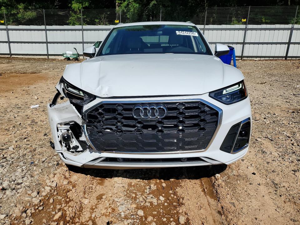 64242256 :رقم المزاد ، WA1EAAFYXP2165990 vin ، 2023 Audi Q5 مزاد بيع