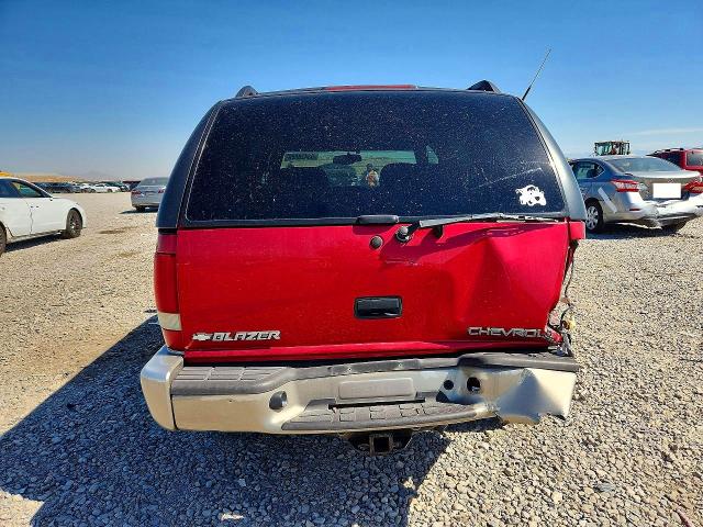 63428086 :رقم المزاد ، 1GNDT13W7Y2385532 vin ، 2000 Chevrolet Blazer مزاد بيع