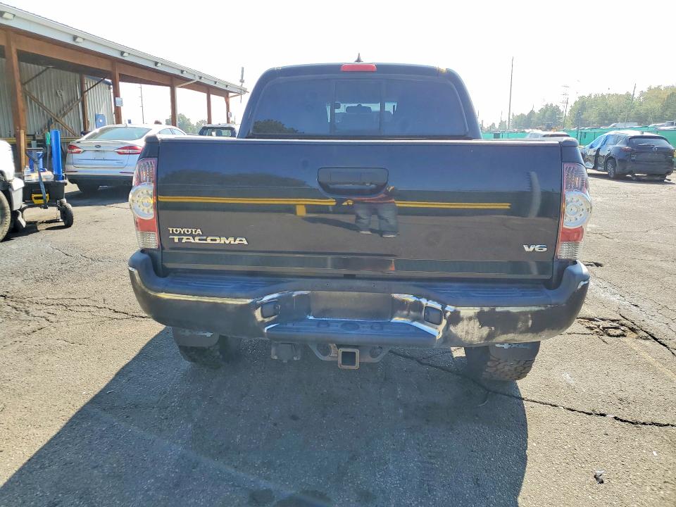 Продаж на аукціоні авто 2015 Toyota Tacoma, vin: 3TMLU4EN3FM170632, номер лоту: 65462236
